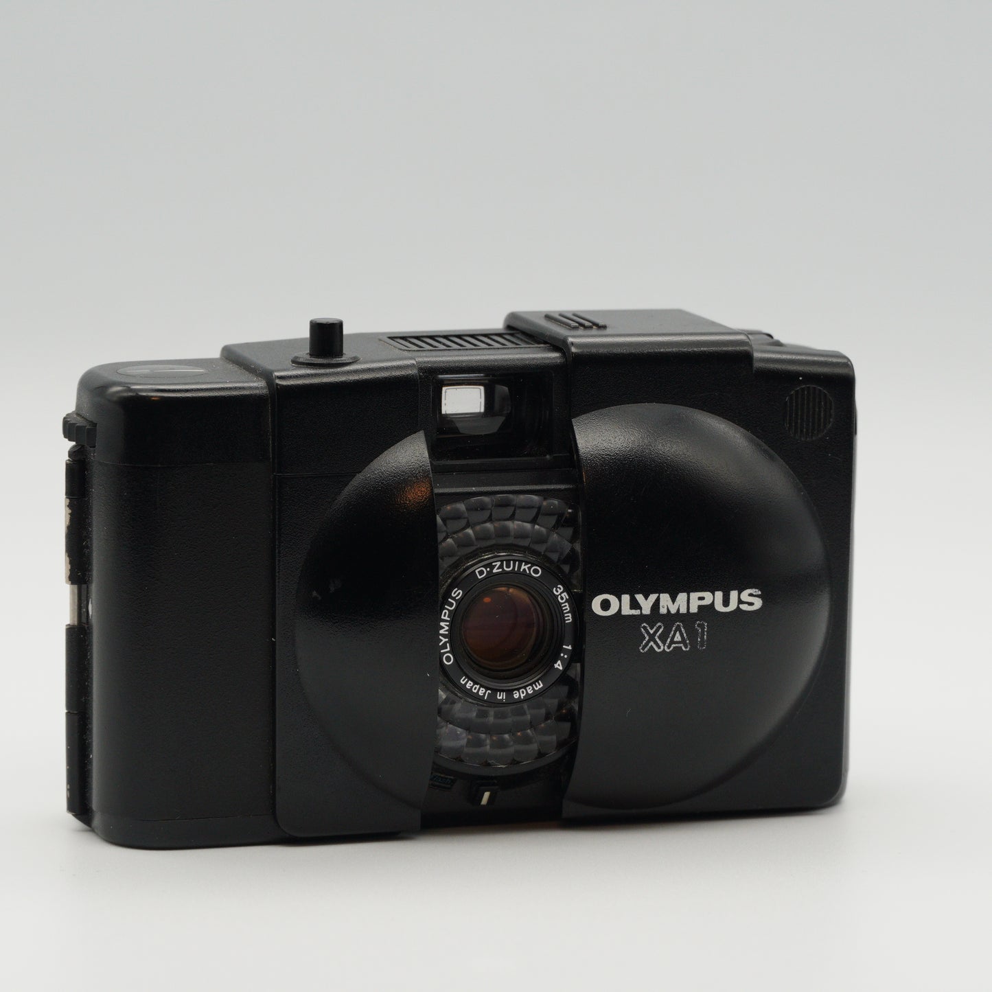 Olympus XA1 – Vintage 35mm Point-and-Shoot Film Camera