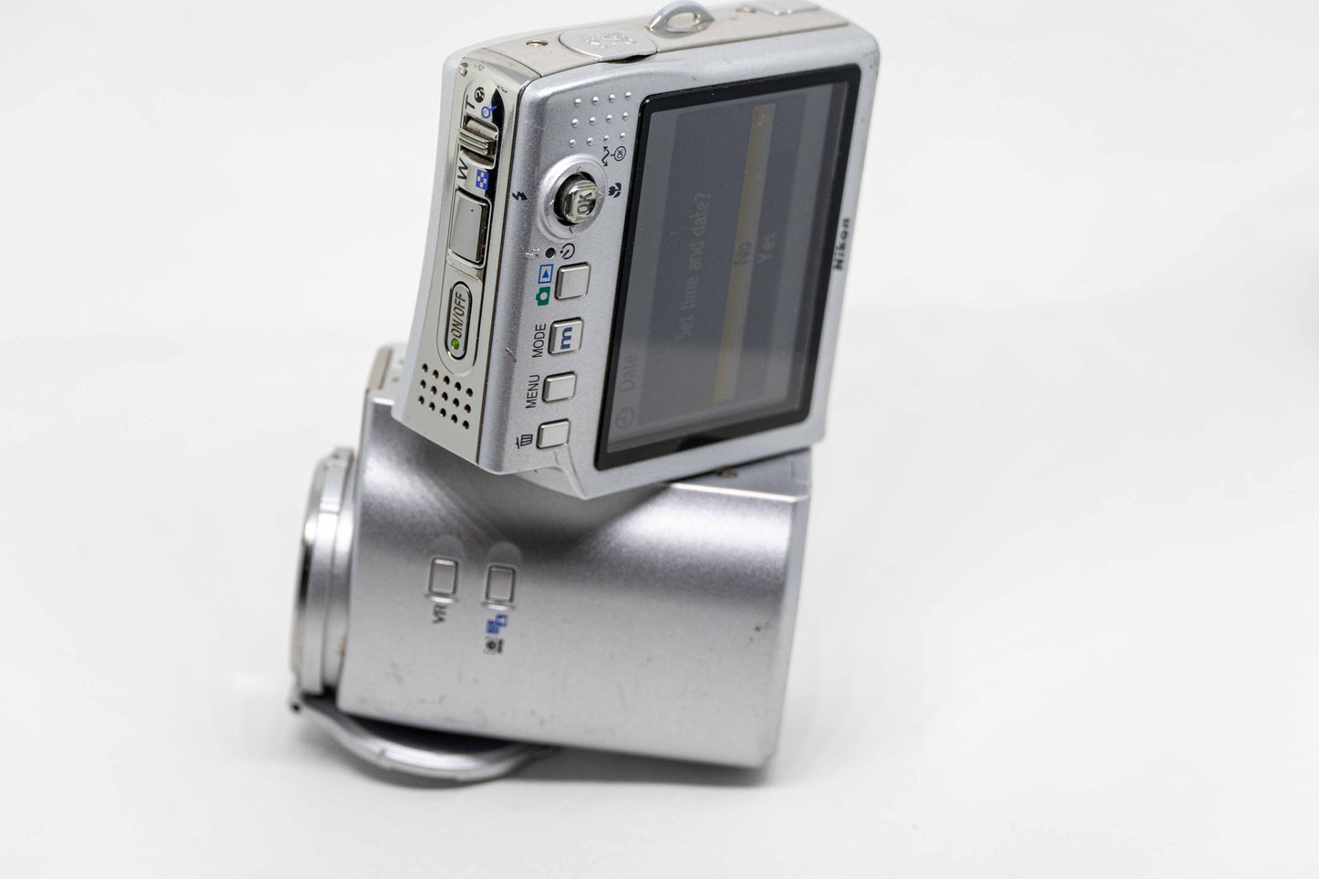 Nikon Coolpix S4 CCD Digital Camera – Swivel Lens Retro Digicam