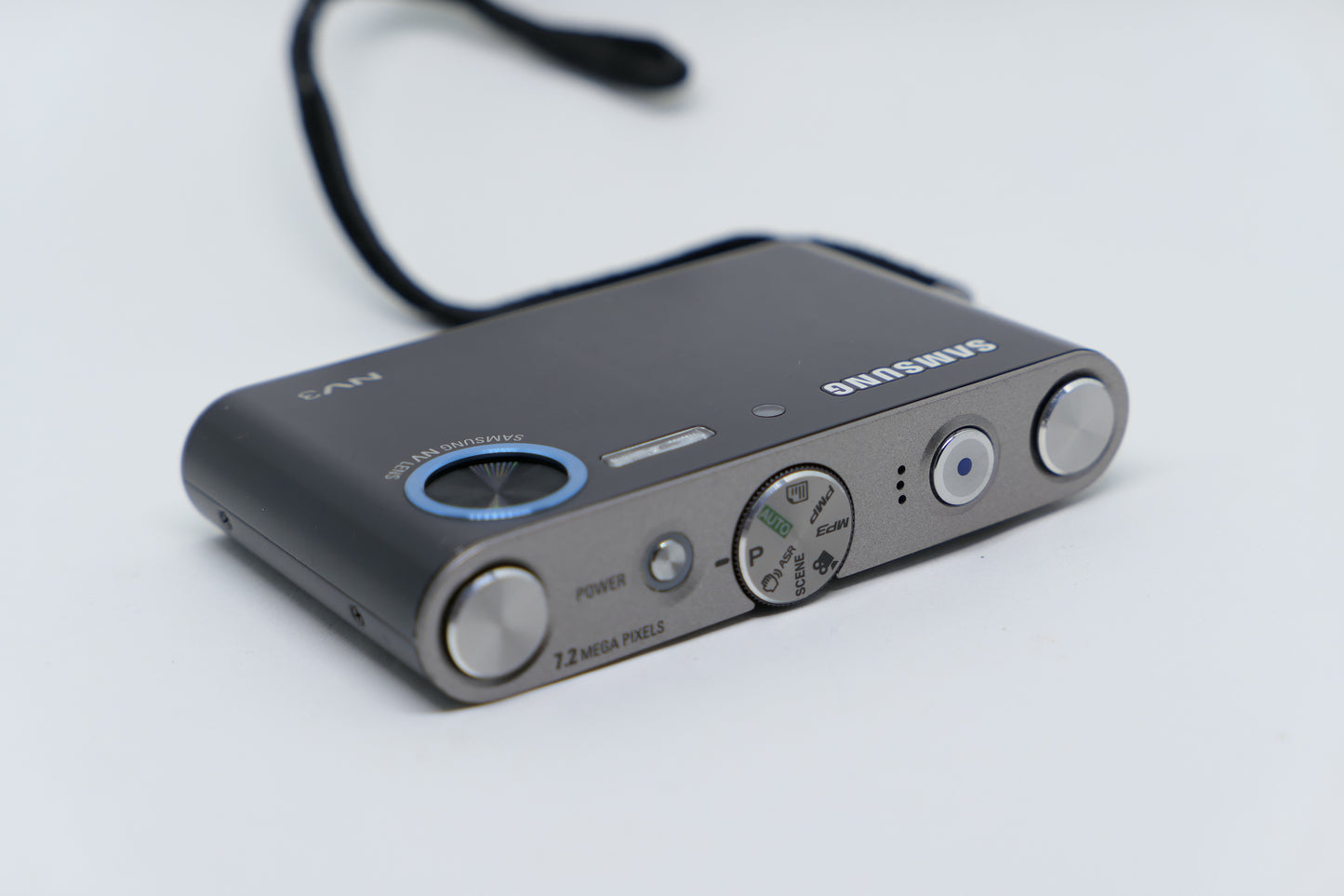 Samsung NV3 (2006) – Retro CCD Camera