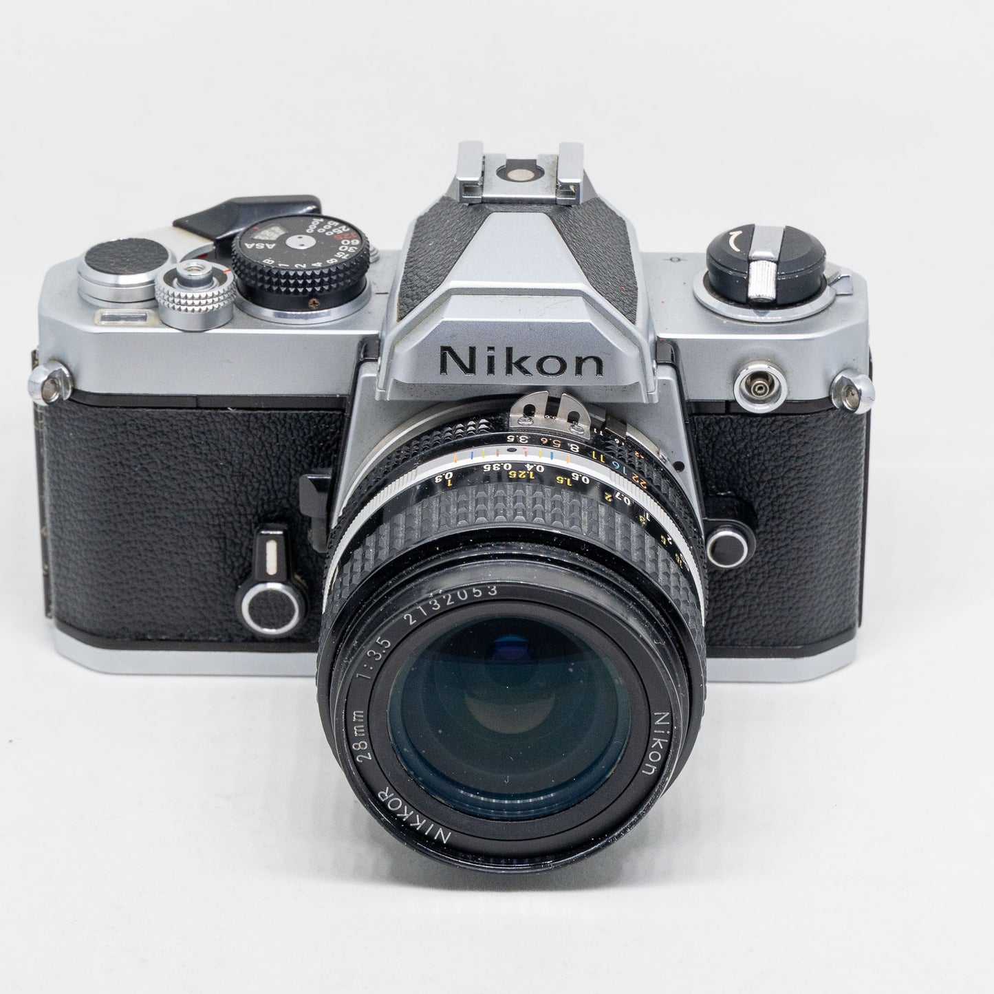 Nikon FM + Nikkor 28mm f/3.5 – 35mm Mechanical SLR