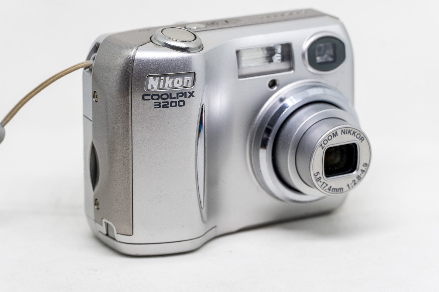 Nikon Coolpix 3200 – Vintage Digital Camera