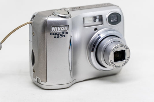Nikon Coolpix 3200 – Vintage Digital Camera