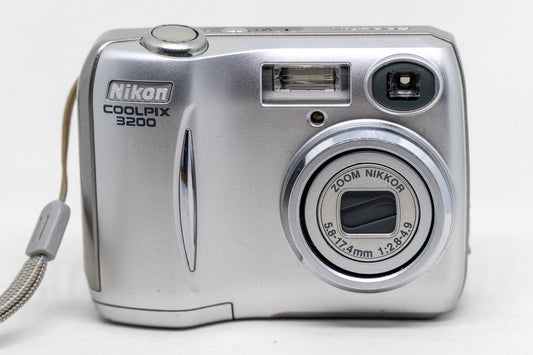 Nikon Coolpix 3200 – Vintage Digital Camera
