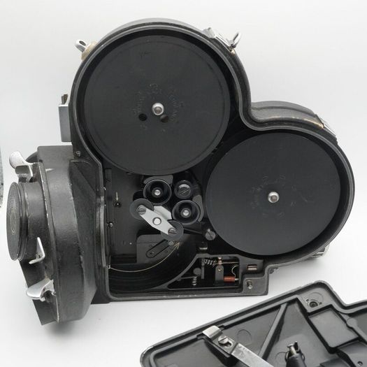 Arriflex 16ST camera with open cover