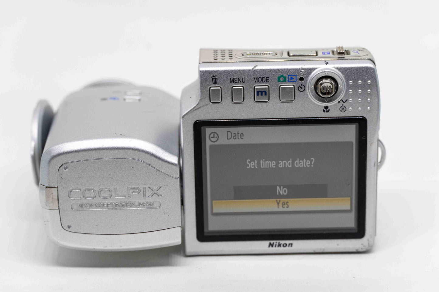 Nikon Coolpix S4 CCD Digital Camera – Swivel Lens Retro Digicam