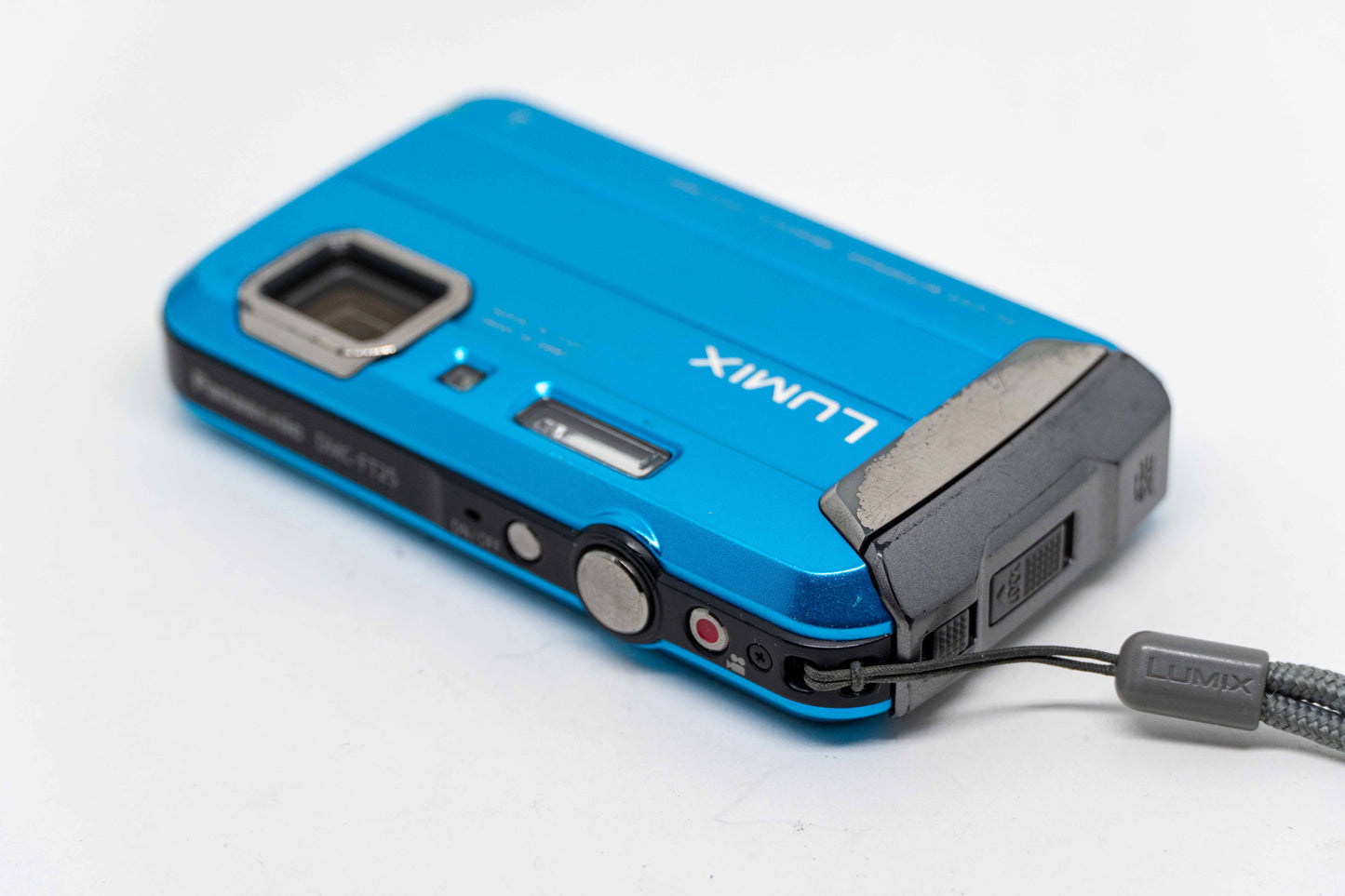 Panasonic Lumix DMC-FT25 Waterproof CCD Digital Camera – Blue Retro Adventure Camera